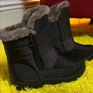 Women's brand new Winter Boots